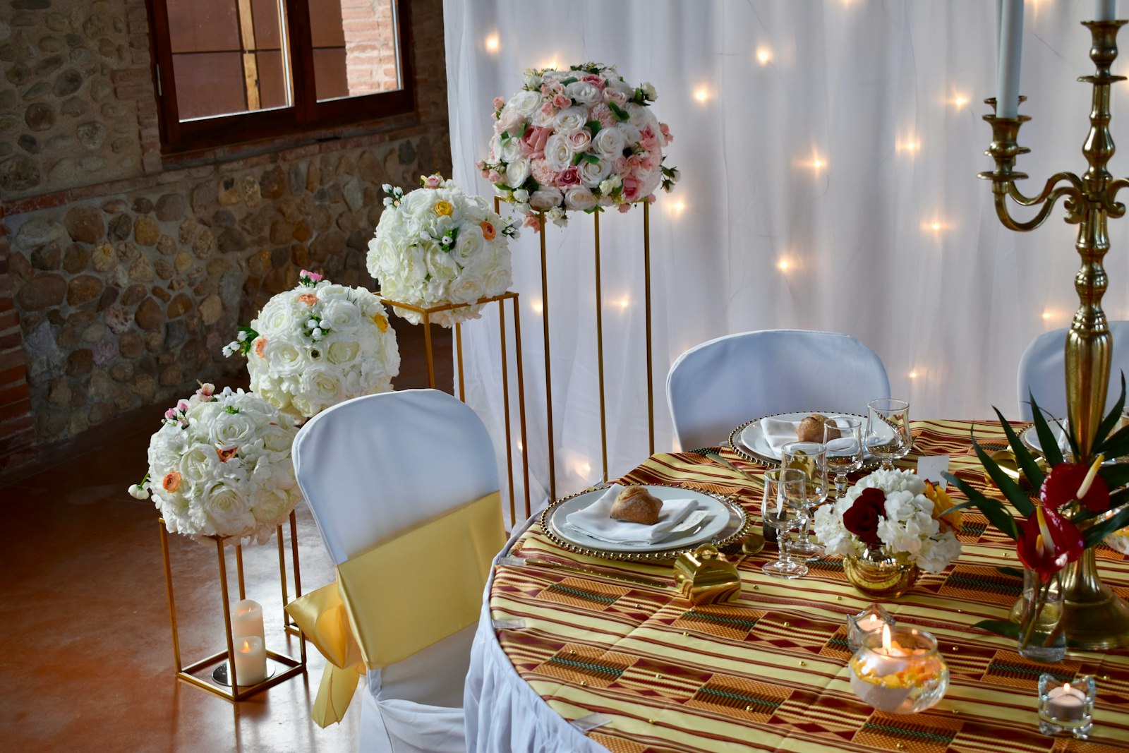 Low centrepieces with garden roses